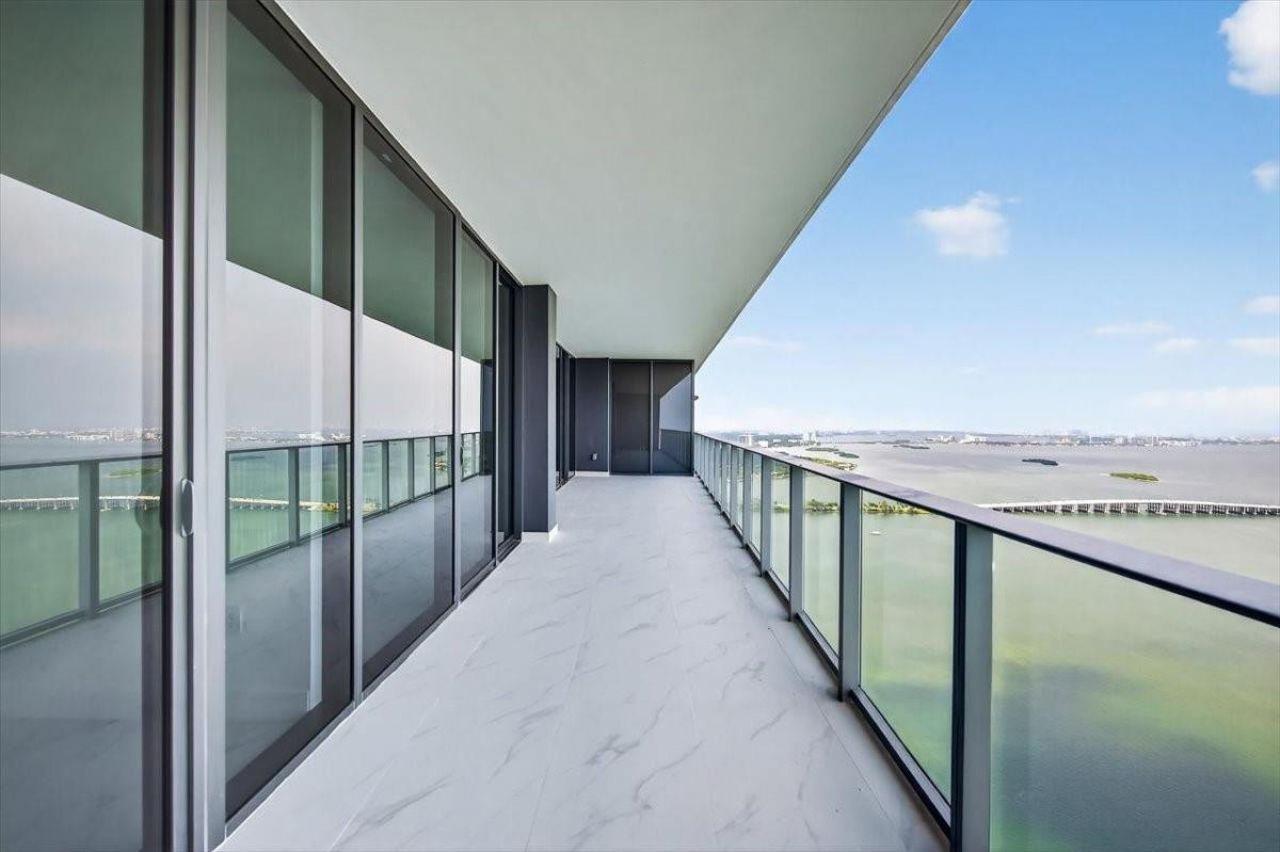 700 NE 24th Street, Unit 5202, Miami, FL 33137 Photo