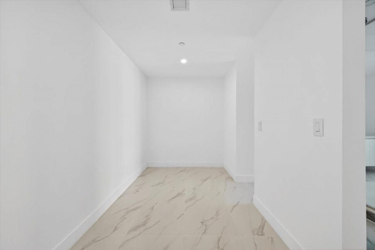 700 NE 24th Street, Unit 5202, Miami, FL 33137 Photo