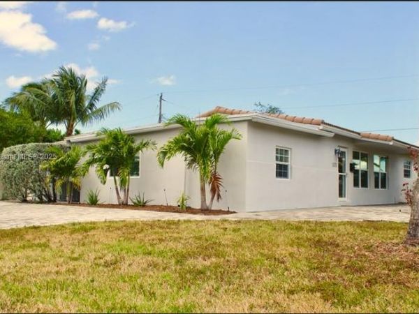 1301 NE 42nd St, Oakland Park, FL 33334