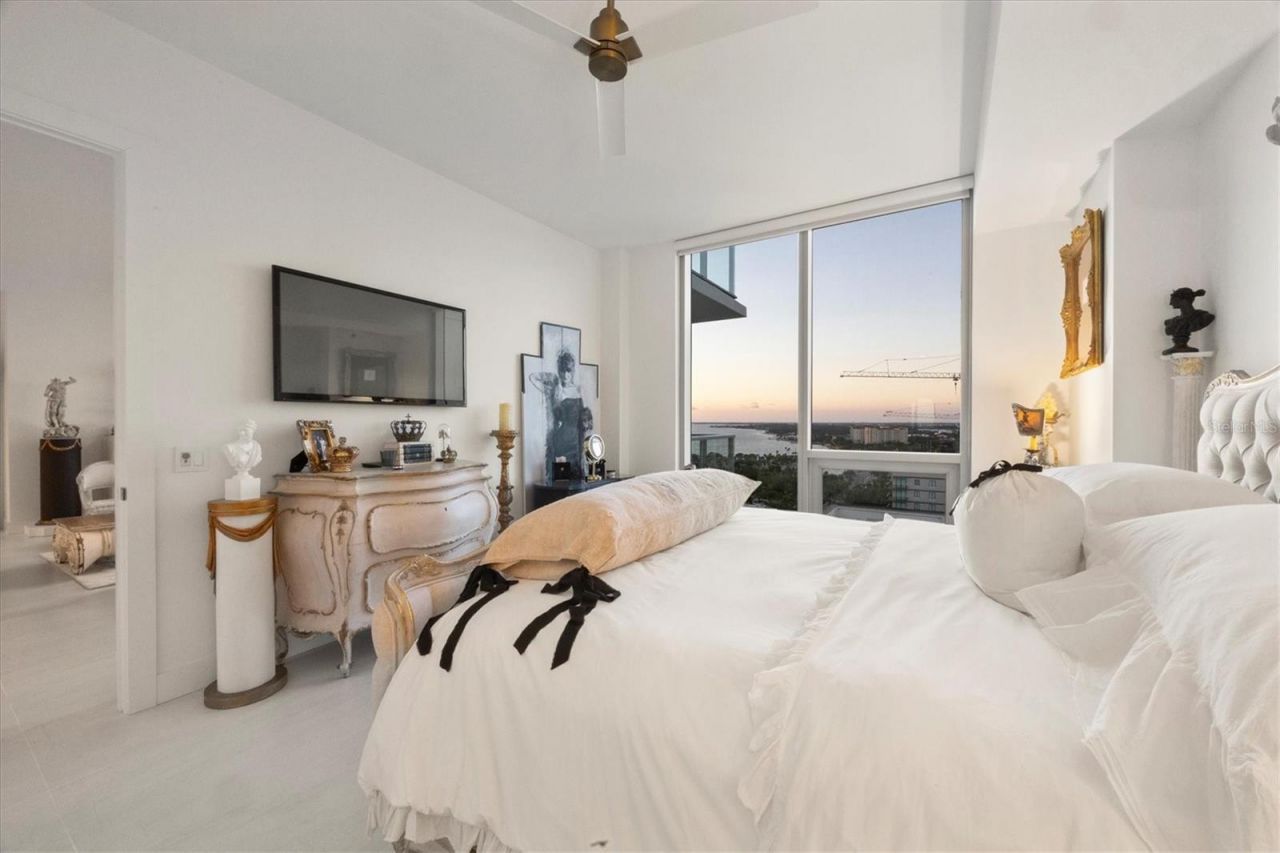 301 Quay Commons, Unit 1704, Sarasota, FL 34236 Photo