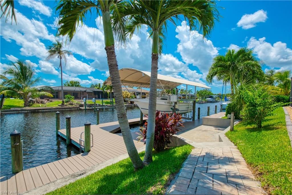 1826 SE 15th Ter, Cape Coral, FL 33990 Photo