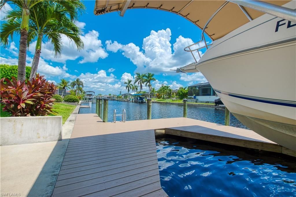 1826 SE 15th Ter, Cape Coral, FL 33990 Photo