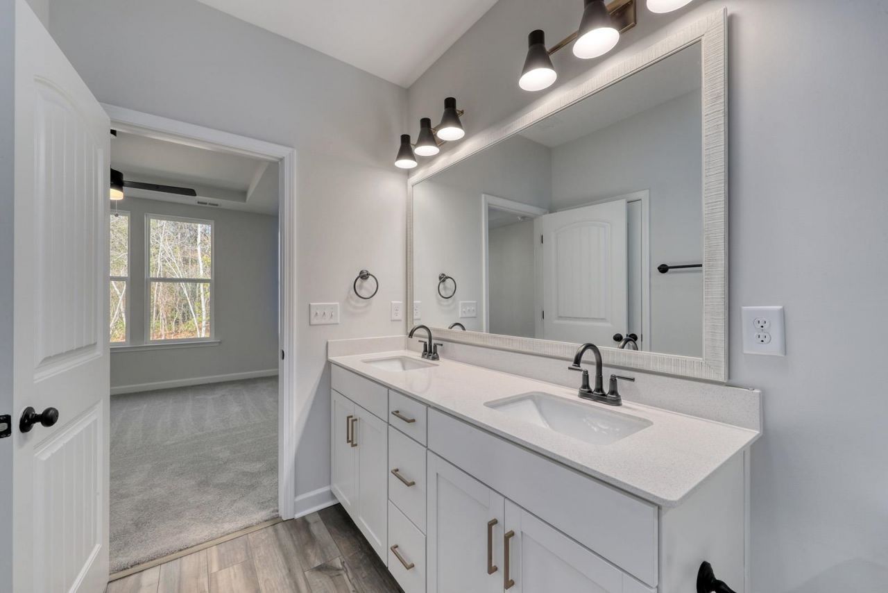 240 Layla Way Photo 15