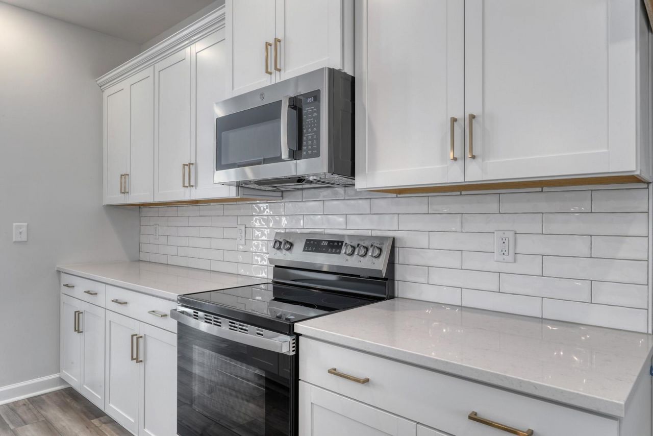 240 Layla Way Photo 8