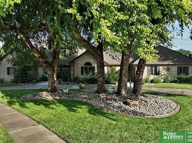 900 Saint Andrews Court, York, NE 68467