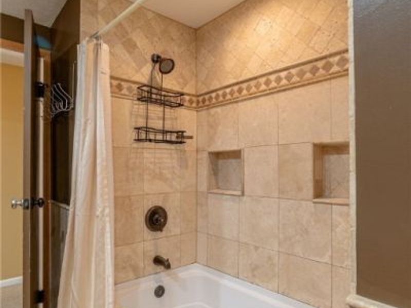 6650 Parkgate Oval, Seven Hills, OH 44131 Photo 10