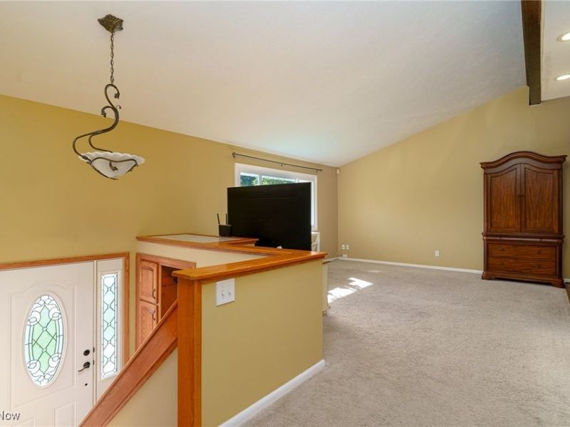 6650 Parkgate Oval, Seven Hills, OH 44131 Photo 2