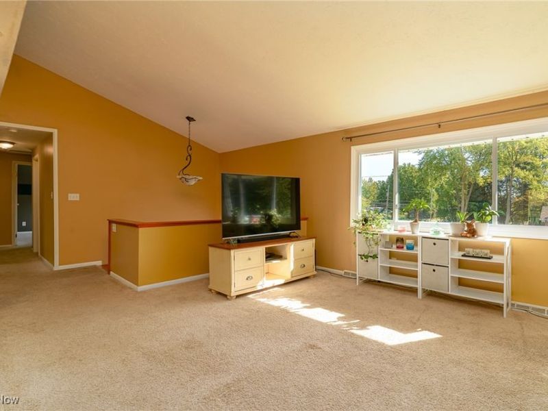 6650 Parkgate Oval, Seven Hills, OH 44131 Photo 3