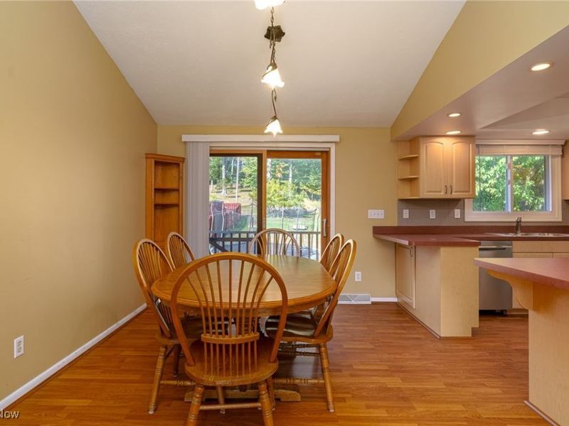 6650 Parkgate Oval, Seven Hills, OH 44131 Photo 6