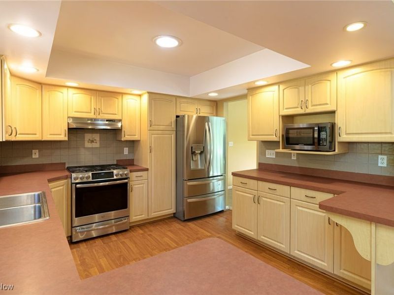 6650 Parkgate Oval, Seven Hills, OH 44131 Photo 8