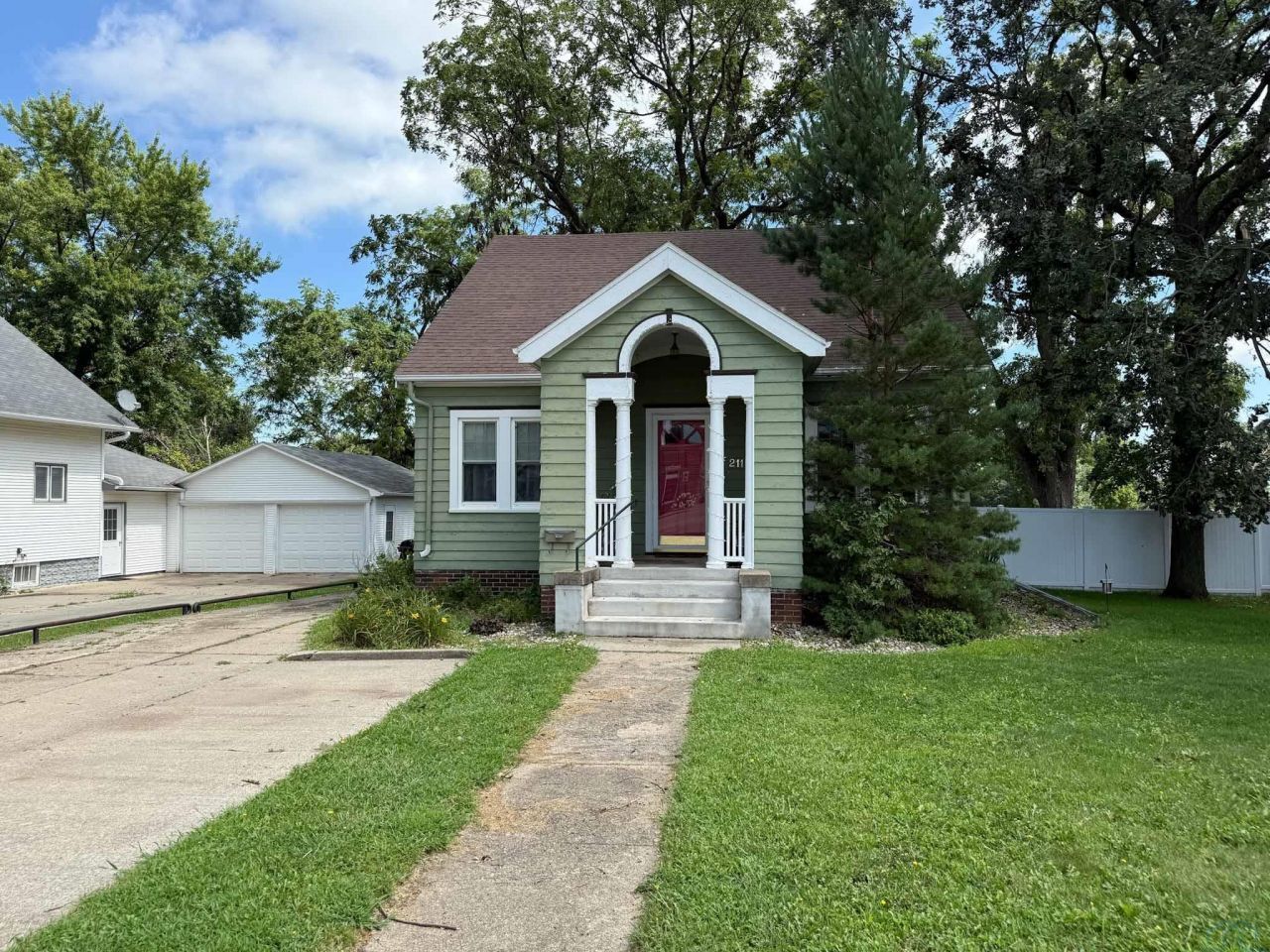 211 Albany Ave Se, Orange City, IA 51041 Main Photo