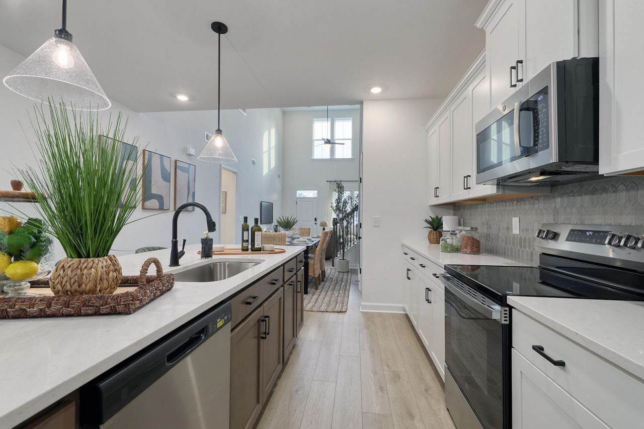 412 Ireland Way Photo 7