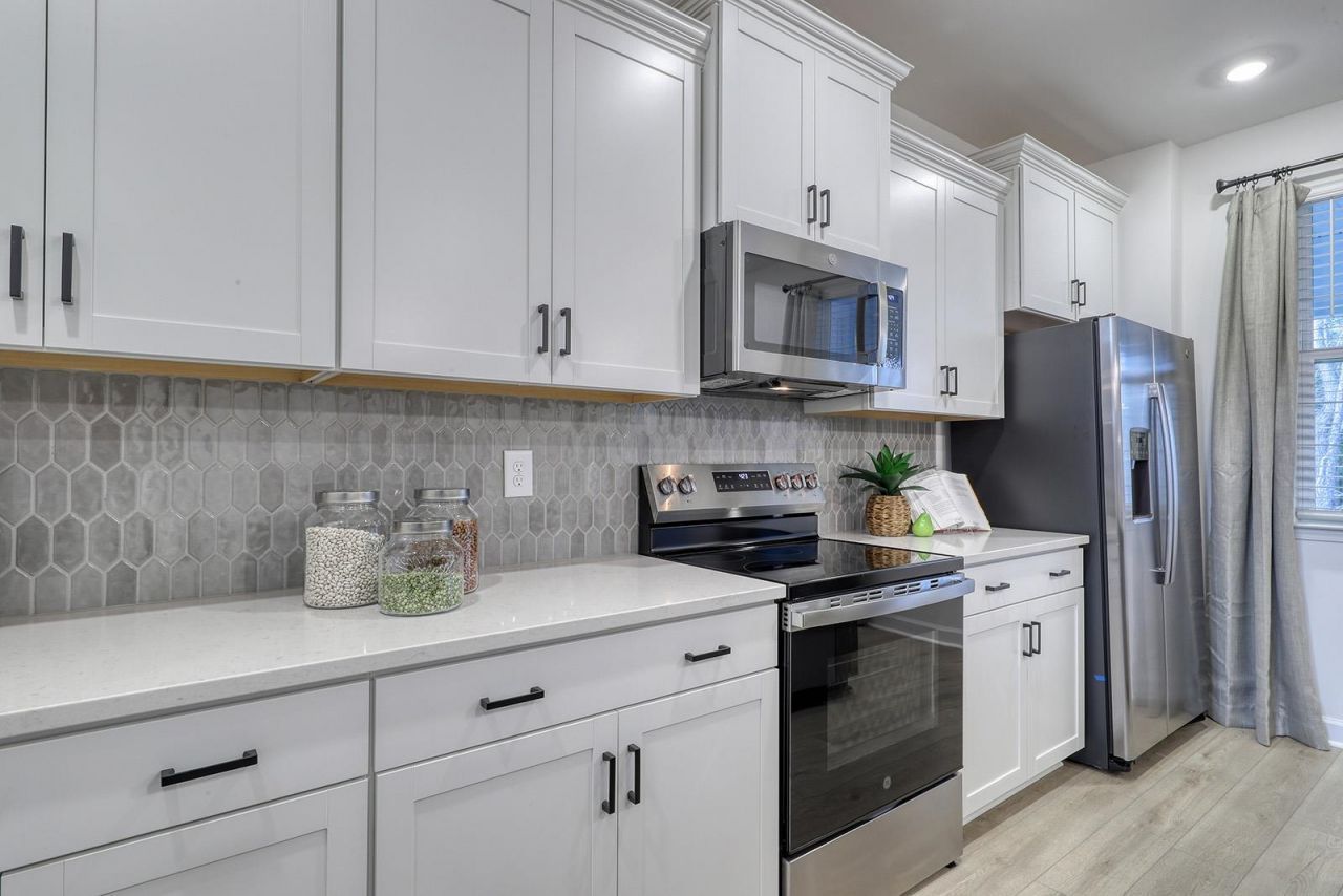 412 Ireland Way Photo 9