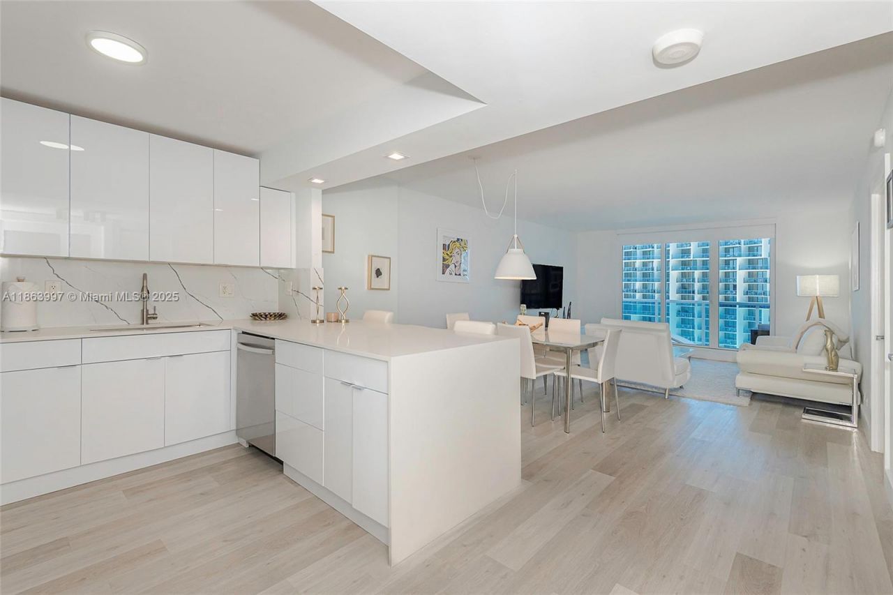 2301 Collins Ave, Unit 1505, Miami Beach, FL 33139 Photo