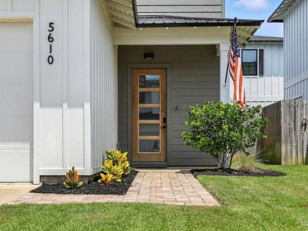 5610 Trout Ln, Pensacola, FL 32507