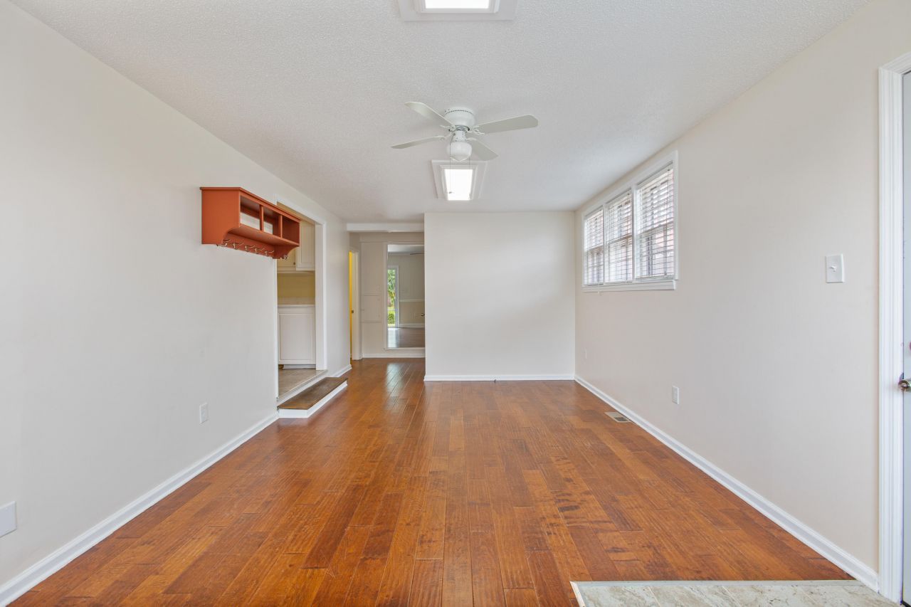 113 Center Street Photo 10