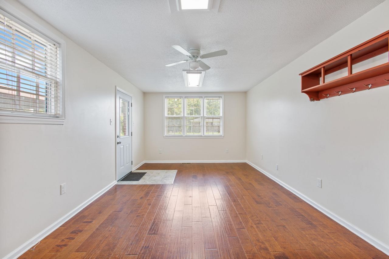 113 Center Street Photo 11