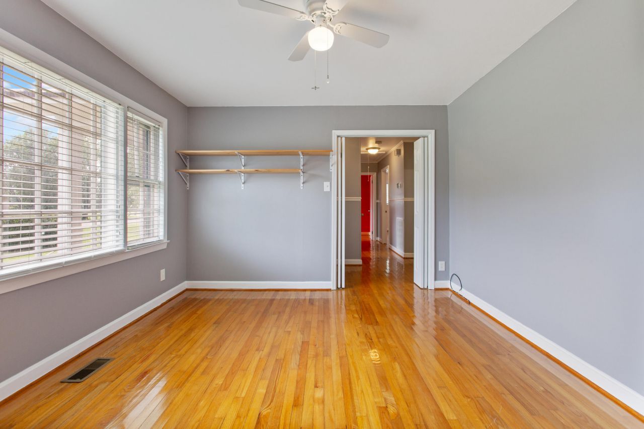 113 Center Street Photo 18