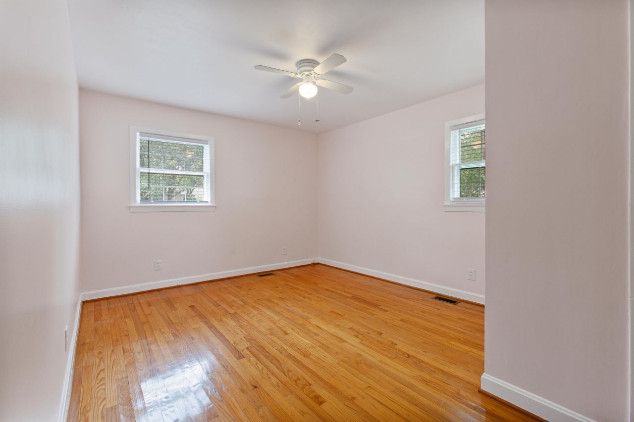 113 Center Street Photo 20