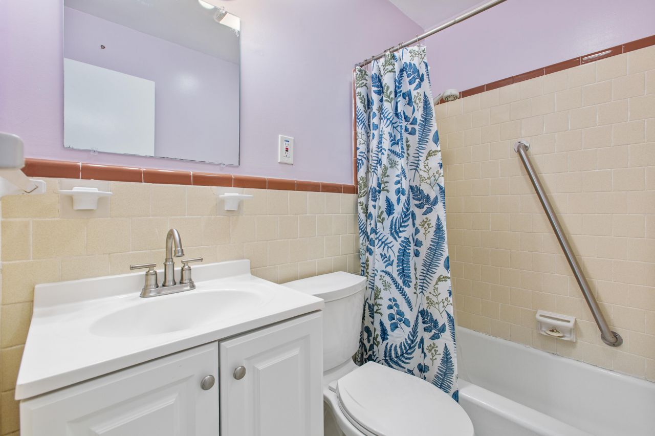 113 Center Street Photo 24