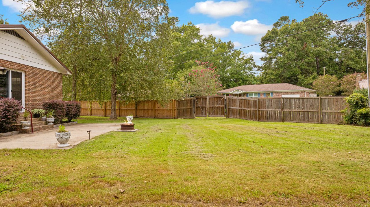 113 Center Street Photo 30