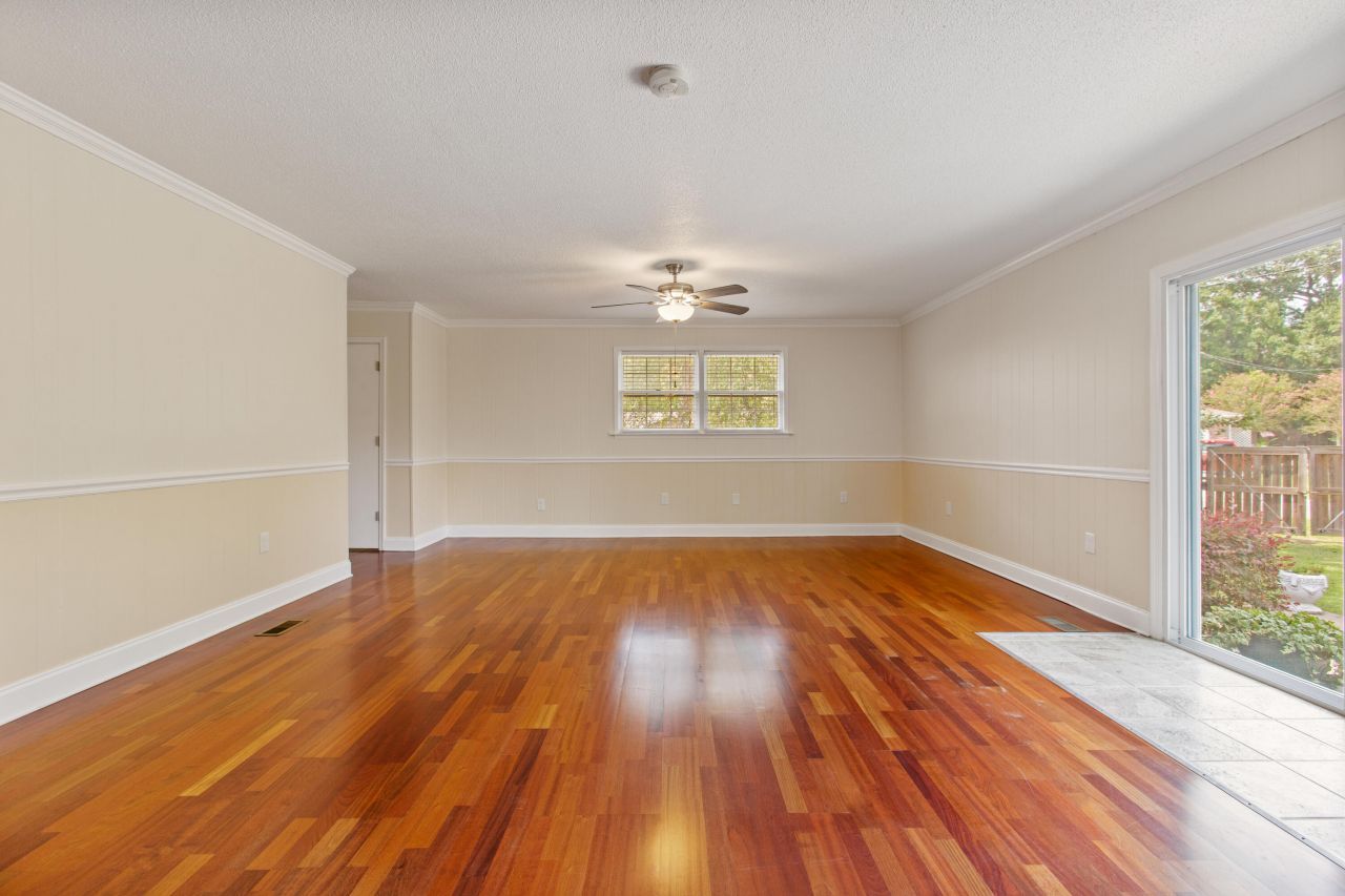 113 Center Street Photo 7