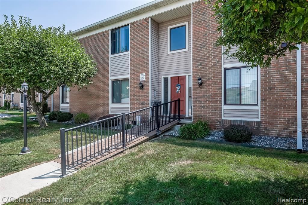 1660 River Road, Marysville, MI 48040 Main Photo