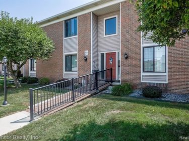 1660 River Road, Marysville, MI 48040