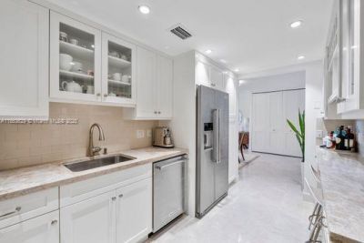 90 Edgewater Dr, Unit 820, Coral Gables, FL 33133 Photo