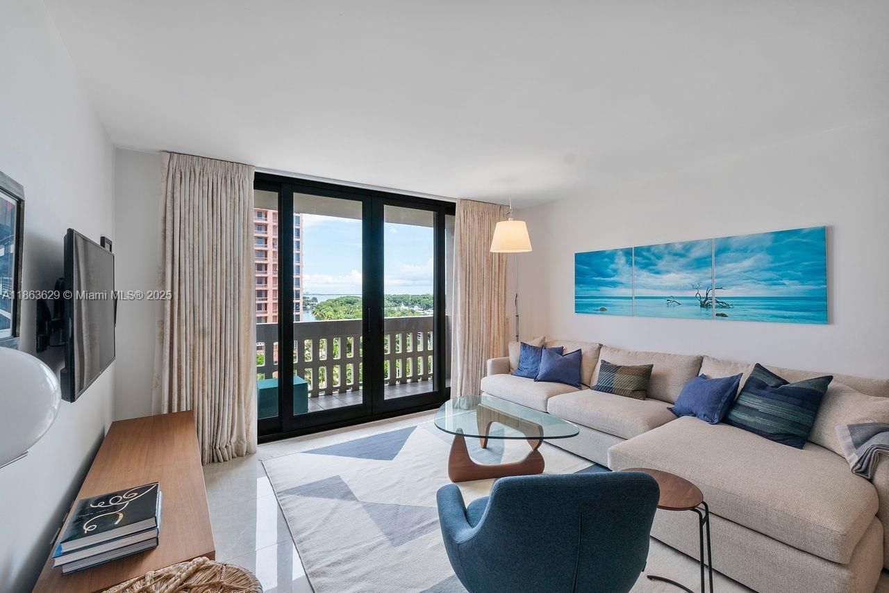 90 Edgewater Dr, Unit 820, Coral Gables, FL 33133 Photo