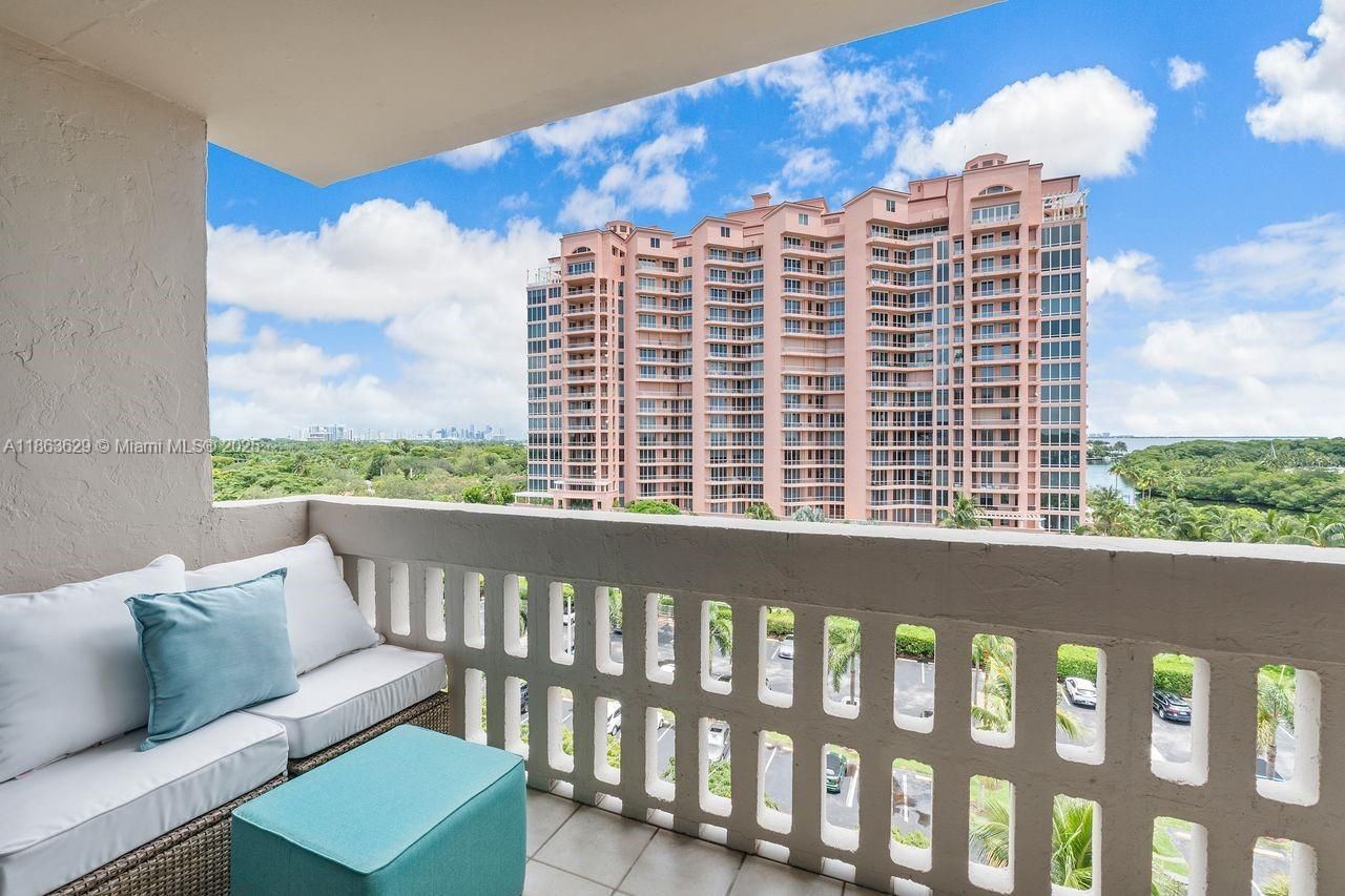 90 Edgewater Dr, Unit 820, Coral Gables, FL 33133 Photo