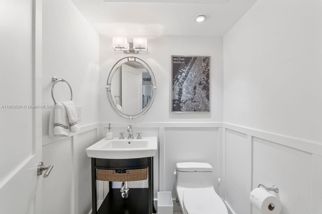 90 Edgewater Dr, Unit 820, Coral Gables, FL 33133 Photo