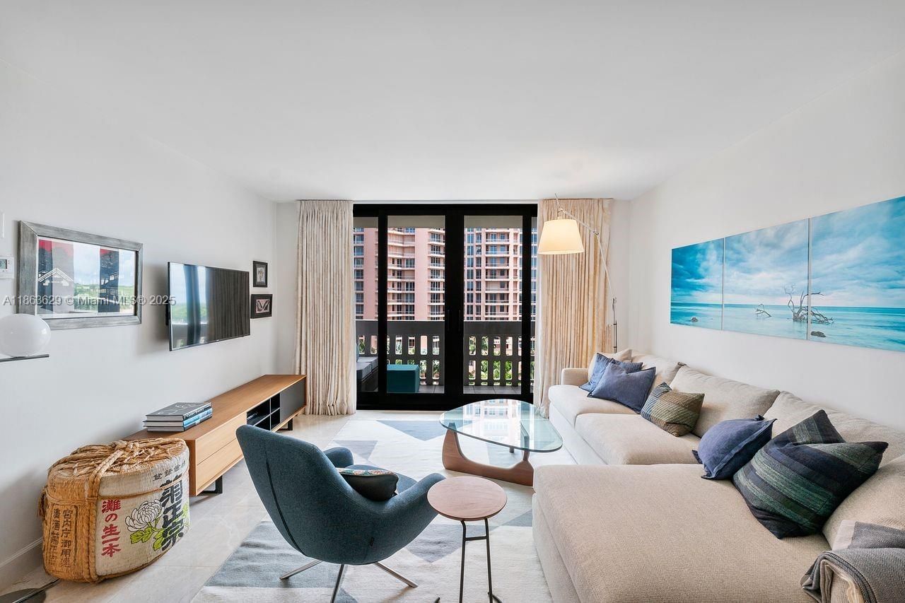 90 Edgewater Dr, Unit 820, Coral Gables, FL 33133 Photo