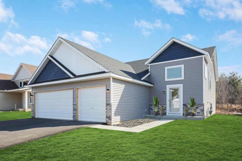 2110 Goldenray Drive Ne, Faribault, MN 55021 Main Photo