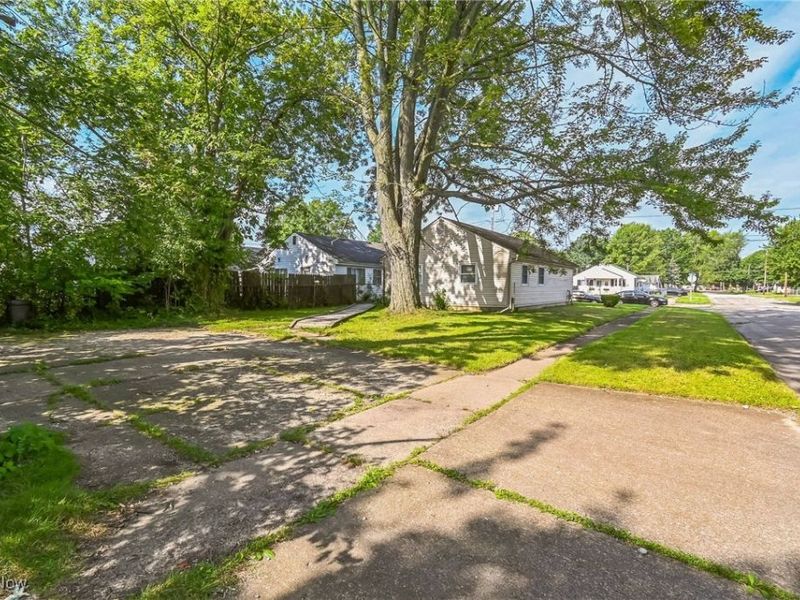 800 Boston Avenue, Elyria, OH 44035 Photo 16