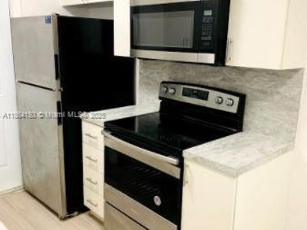 738 NE 86th St, Unit 5, Miami, FL 33138