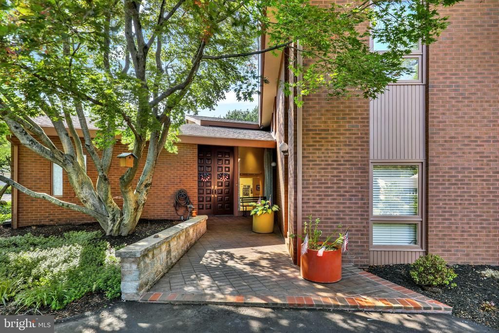 1617 MEADOWLARK, WYOMISSING, PA 19610