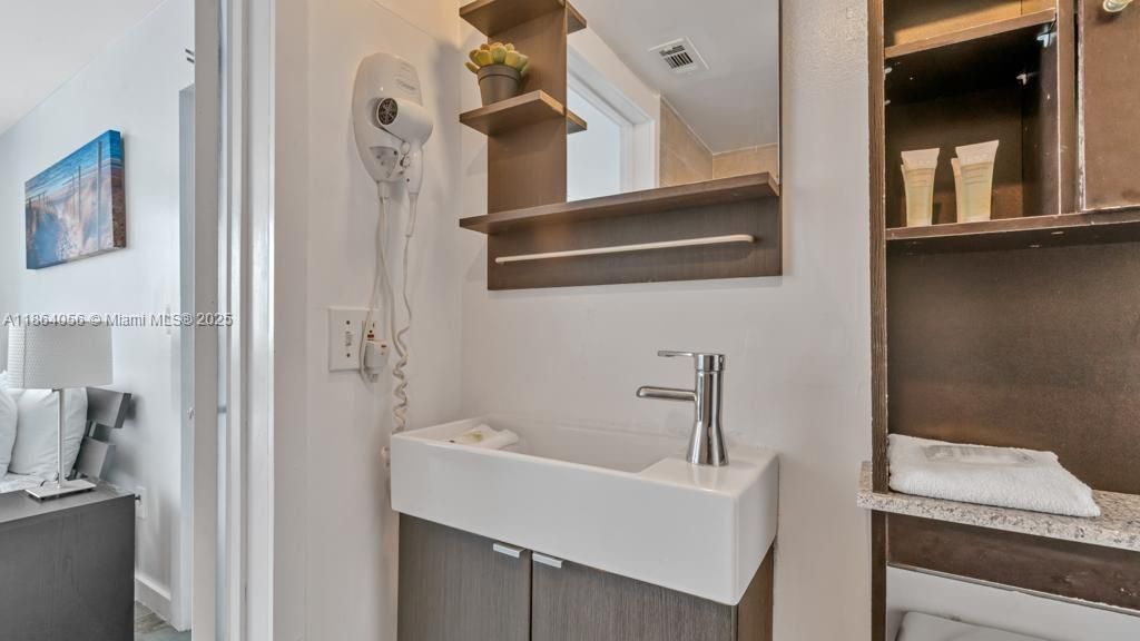 865 Collins Ave, Unit 207, Miami Beach, FL 33139 Photo