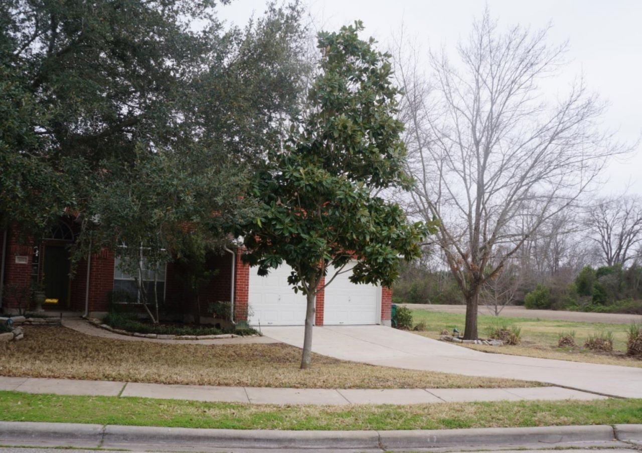 105 W Oxford Dr, Pflugerville, TX 78660 Main Photo