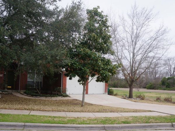 105 W Oxford DR, Pflugerville, TX 78660