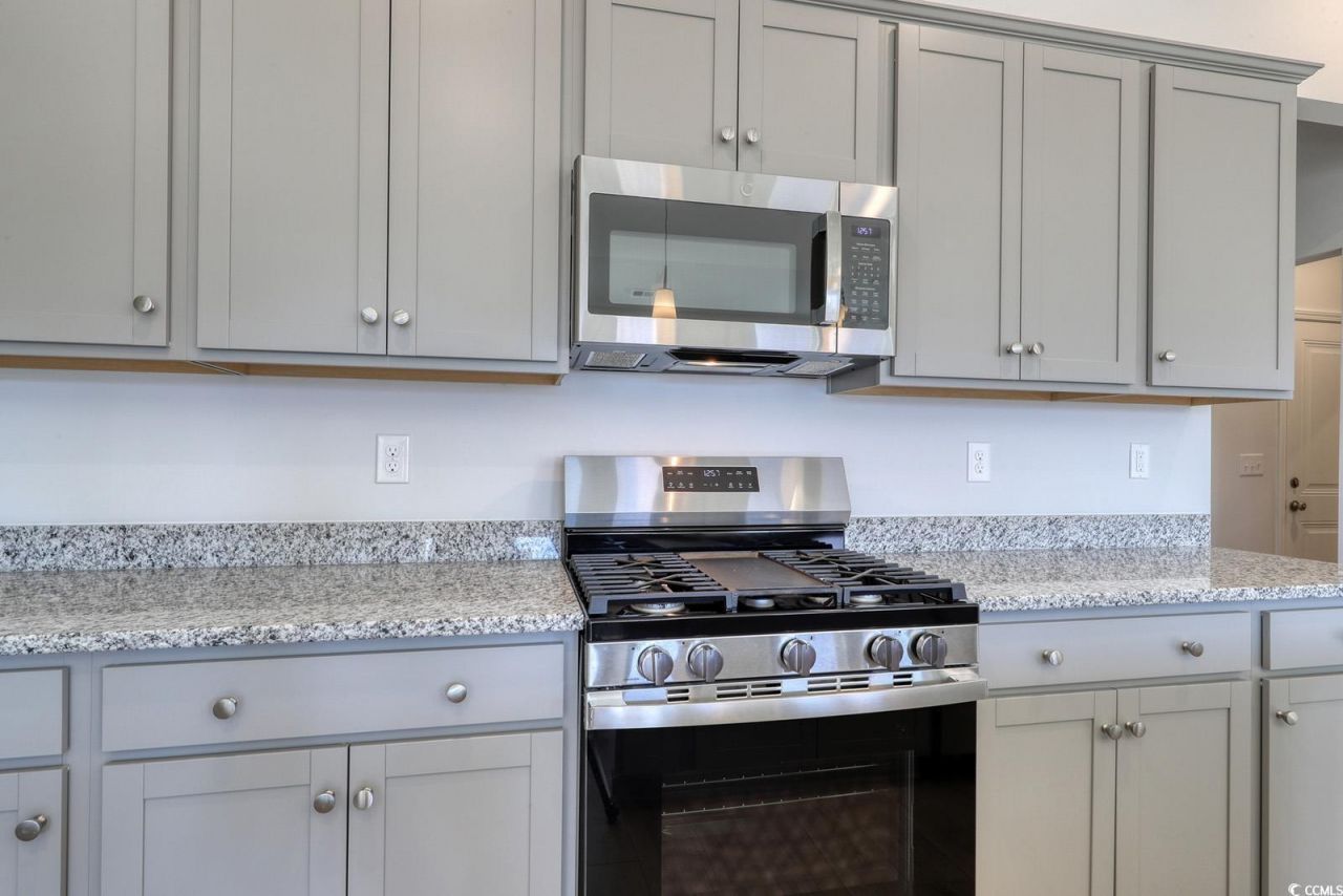 328 Garden Grove St Photo 4