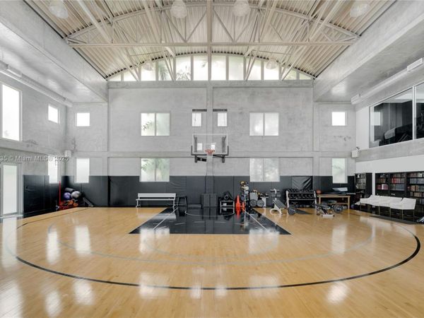 980 W 48th St, Miami Beach, FL 33140