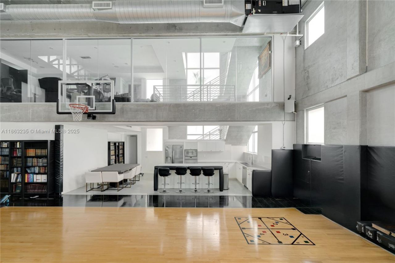 980 W 48th St, Miami Beach, FL 33140 Photo