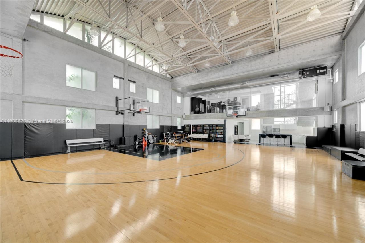 980 W 48th St, Miami Beach, FL 33140 Photo