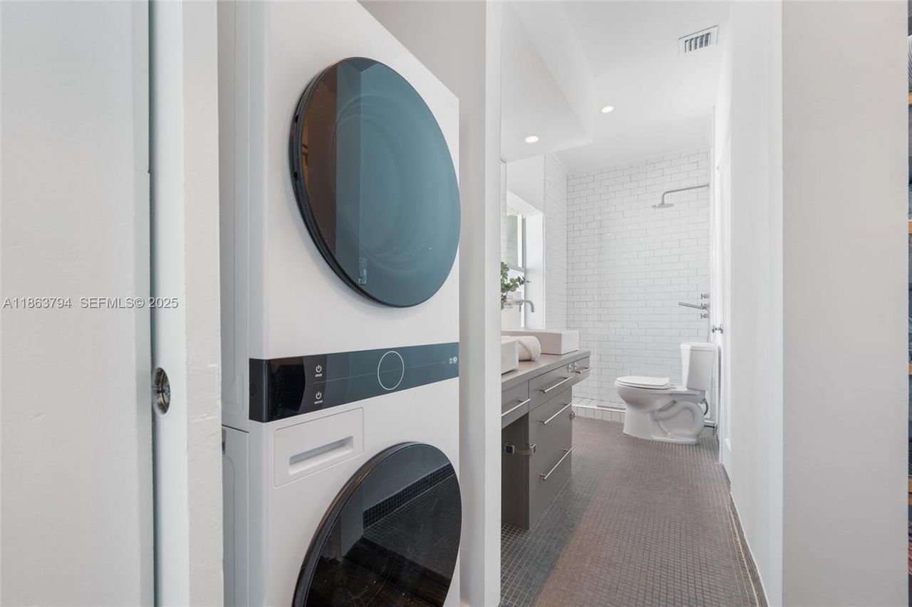 4015 N Meridian Ave, Unit 4, Miami Beach, FL 33140 Photo