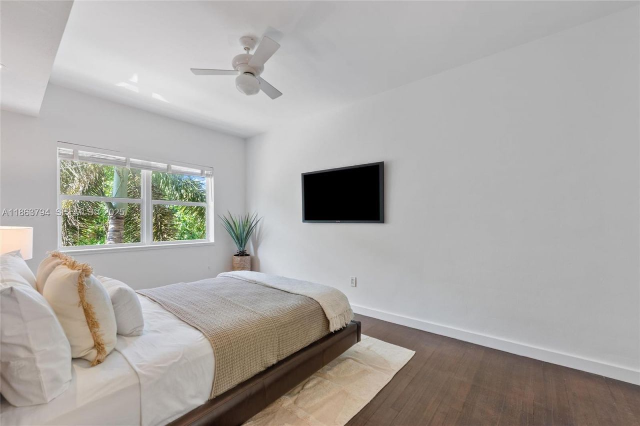 4015 N Meridian Ave, Unit 4, Miami Beach, FL 33140 Photo