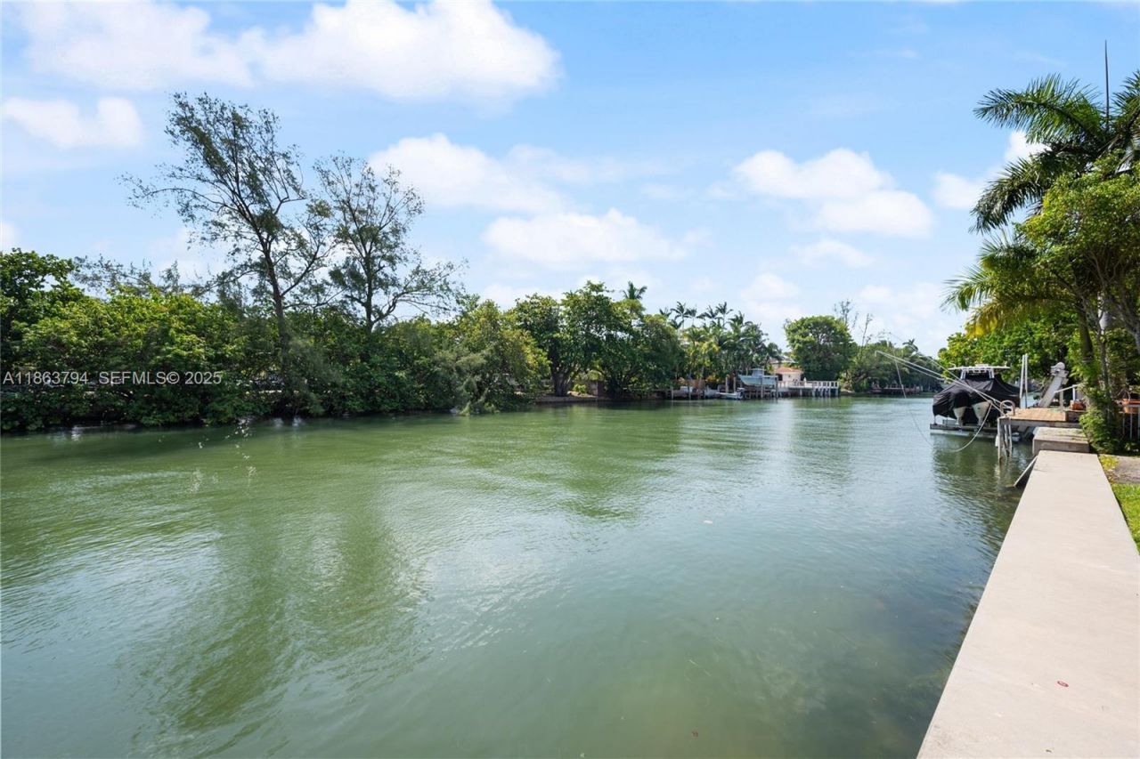 4015 N Meridian Ave, Unit 4, Miami Beach, FL 33140 Photo