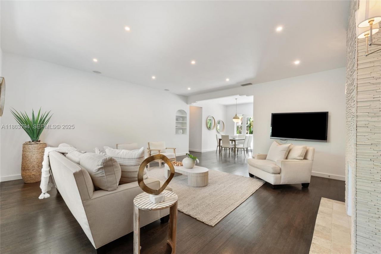 4015 N Meridian Ave, Unit 4, Miami Beach, FL 33140 Photo