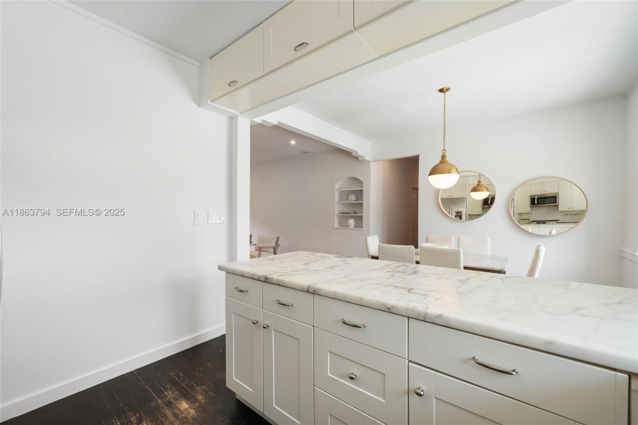 4015 N Meridian Ave, Unit 4, Miami Beach, FL 33140 Photo