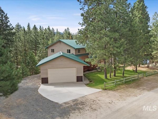 1496 Pine Ridge Dr, Cascade, ID 83611